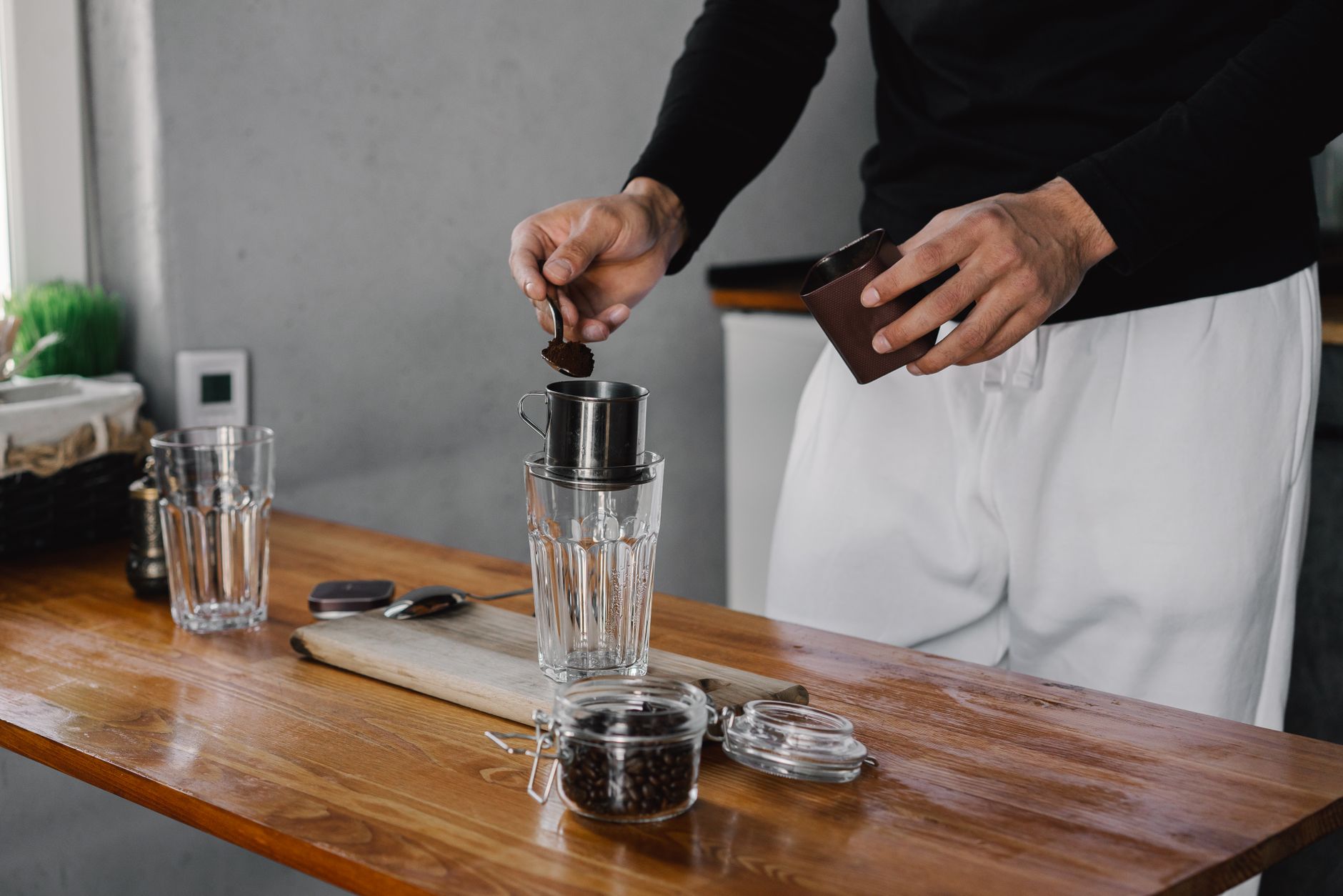 aeropress paper filter wet rinsed cap preparation