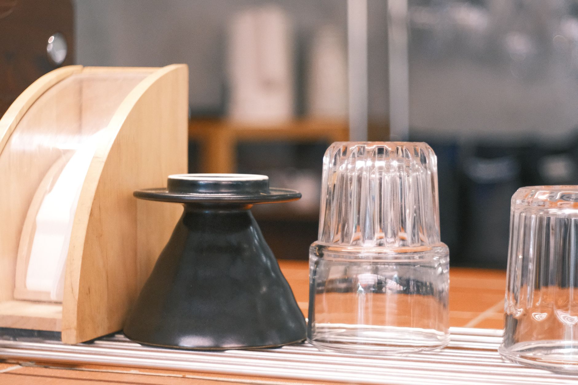 aeropress brewer with cold water ice glass