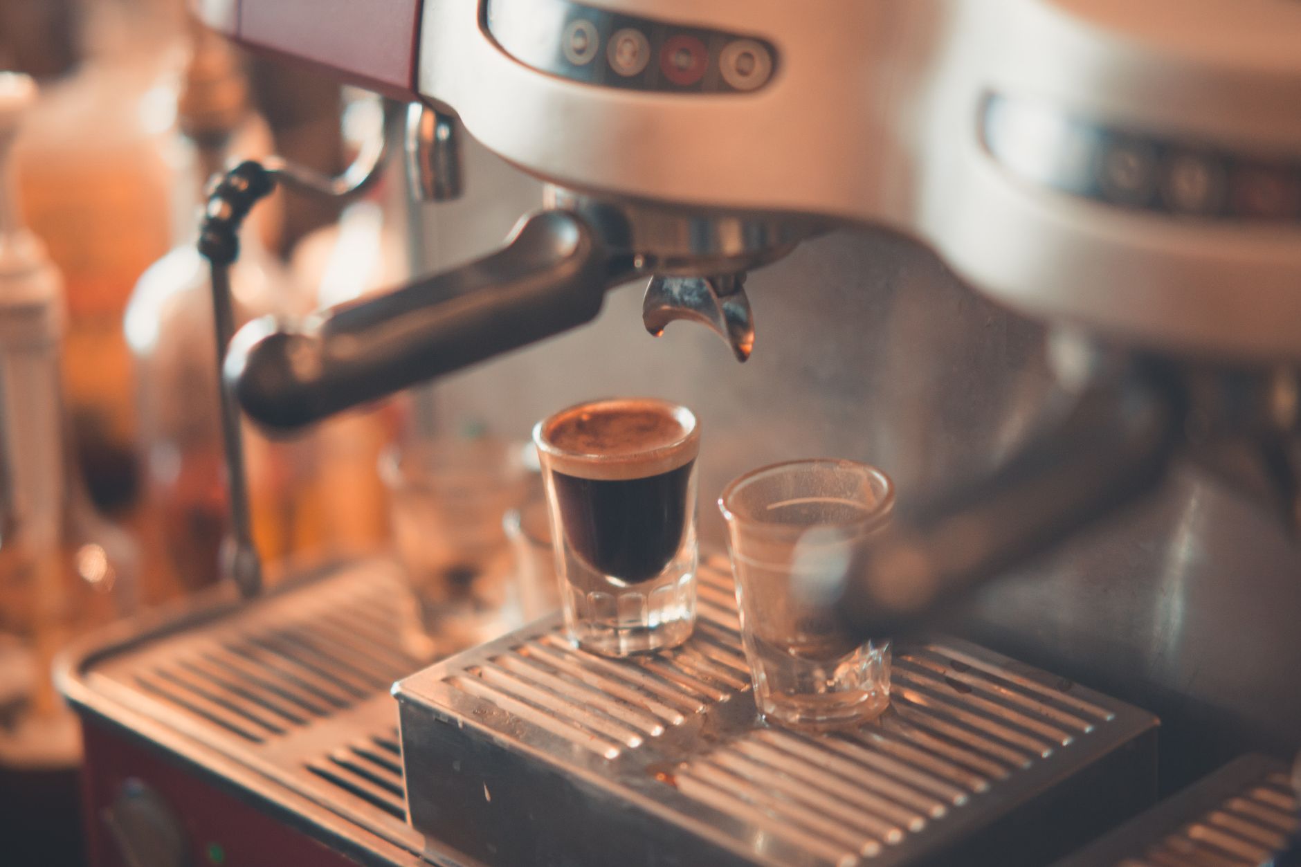 espresso shot pulling from portafilter golden crema