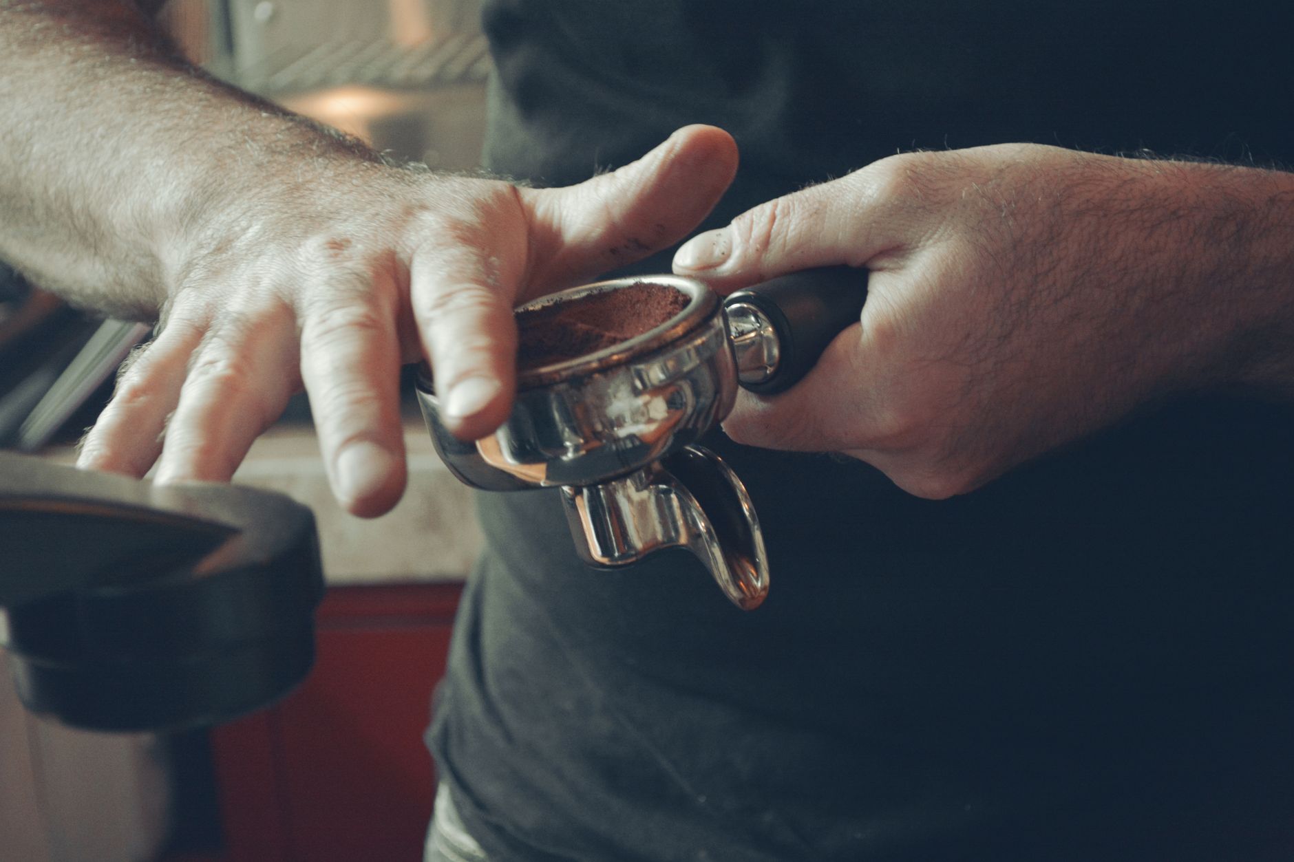 espresso portafilter basket tamped puck preparation
