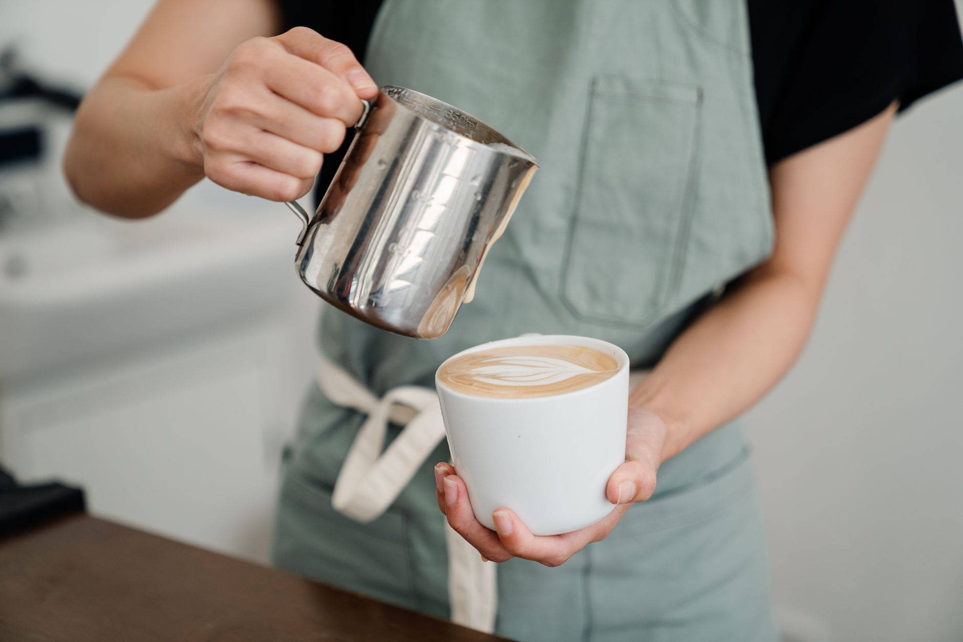 Breville Barista Express espresso shot extraction