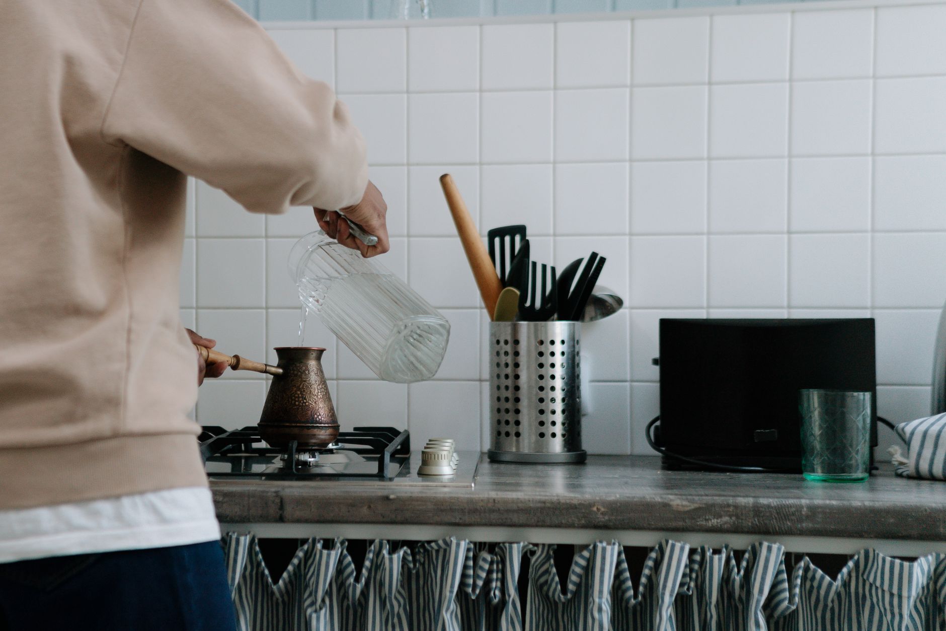 moka pot stovetop aluminum steam rising