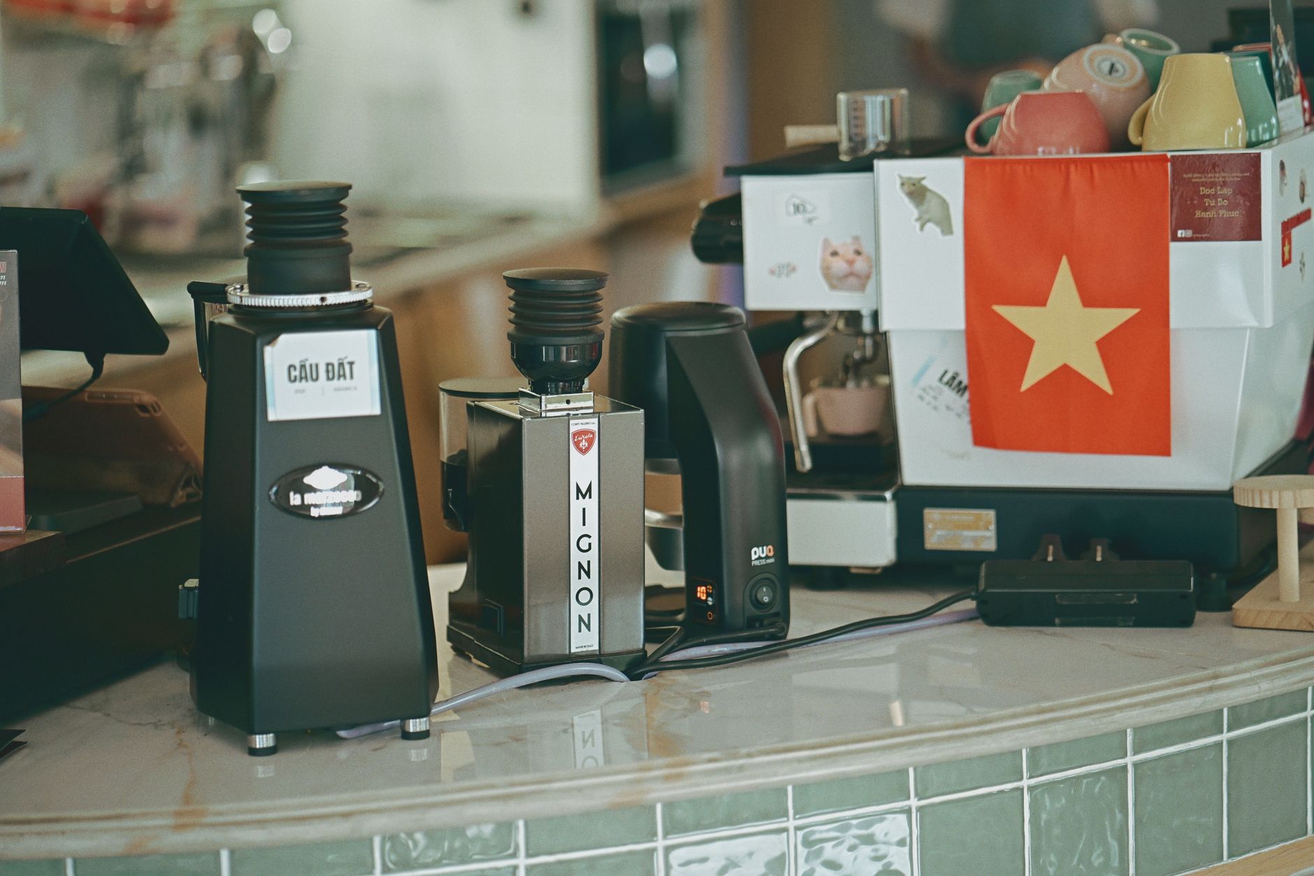single dose espresso grinder bean loading