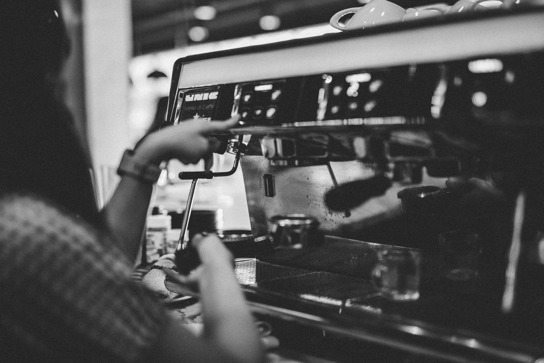 bottomless naked portafilter basket exposed espresso flow