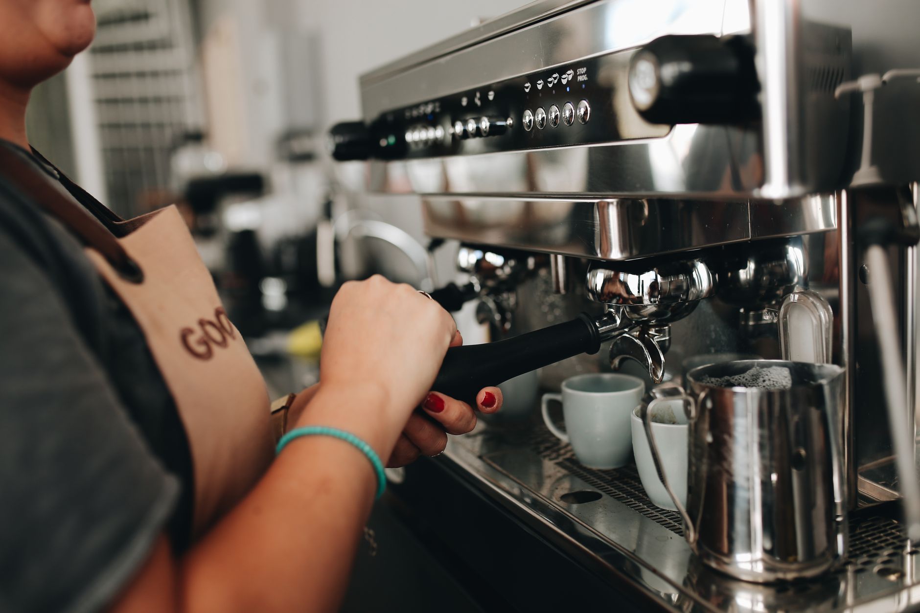 breville vs delonghi espresso machine side by side countertop