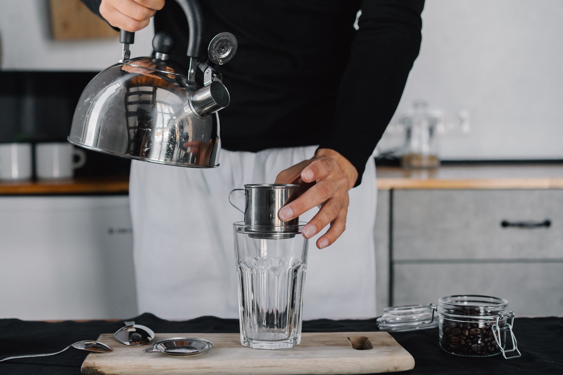 pour over coffee bloom dome swollen coffee bed