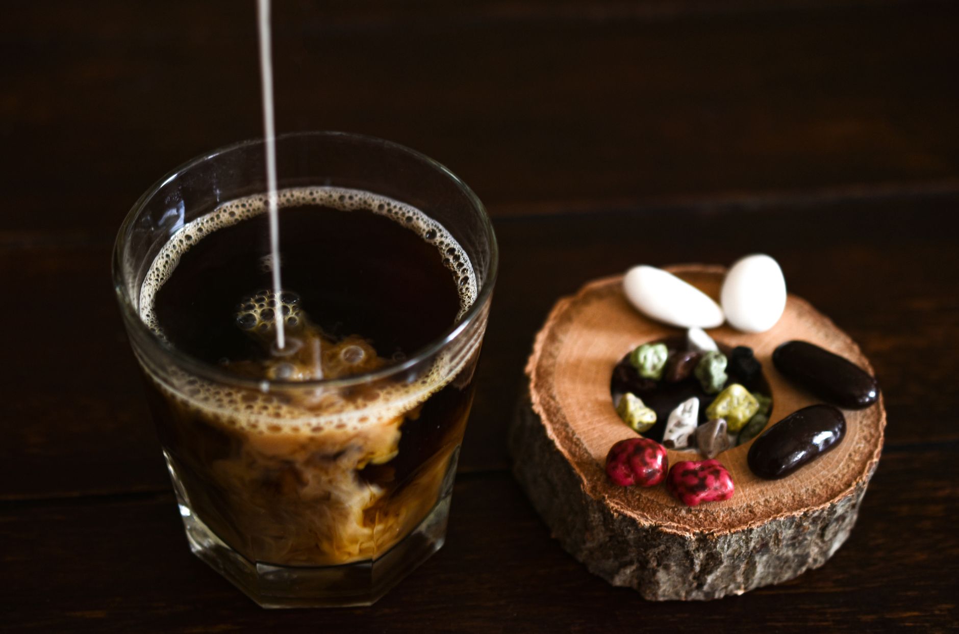 cold brew glass ice dilution pour milk