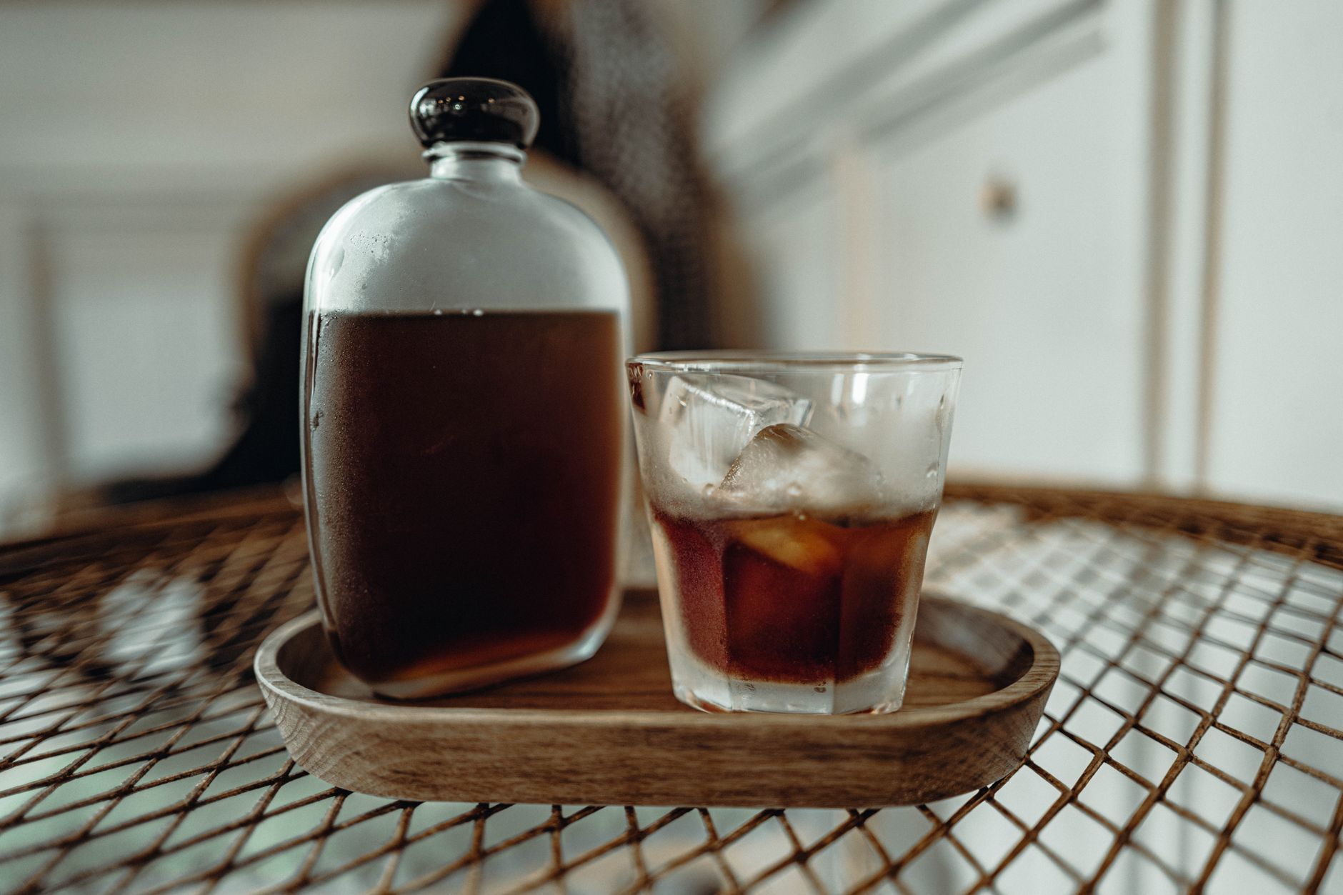 cold brew coffee mason jar coarse grounds steeping