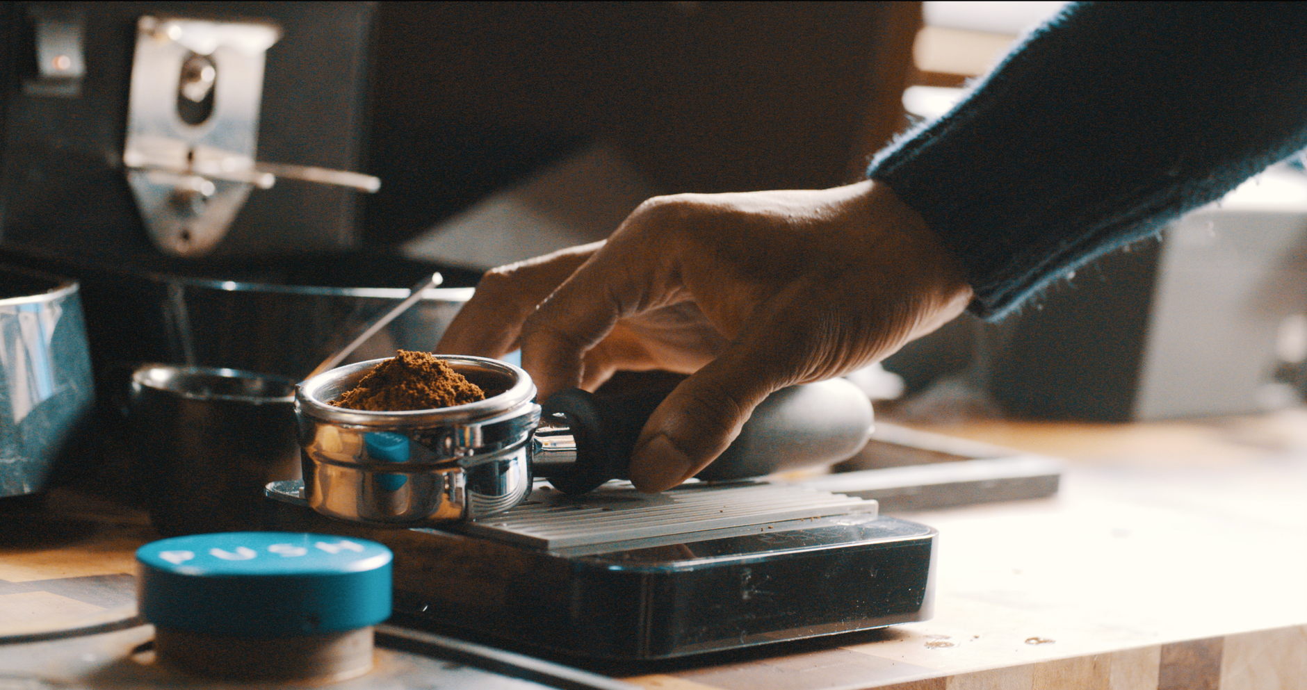 espresso extraction bottomless portafilter even flow