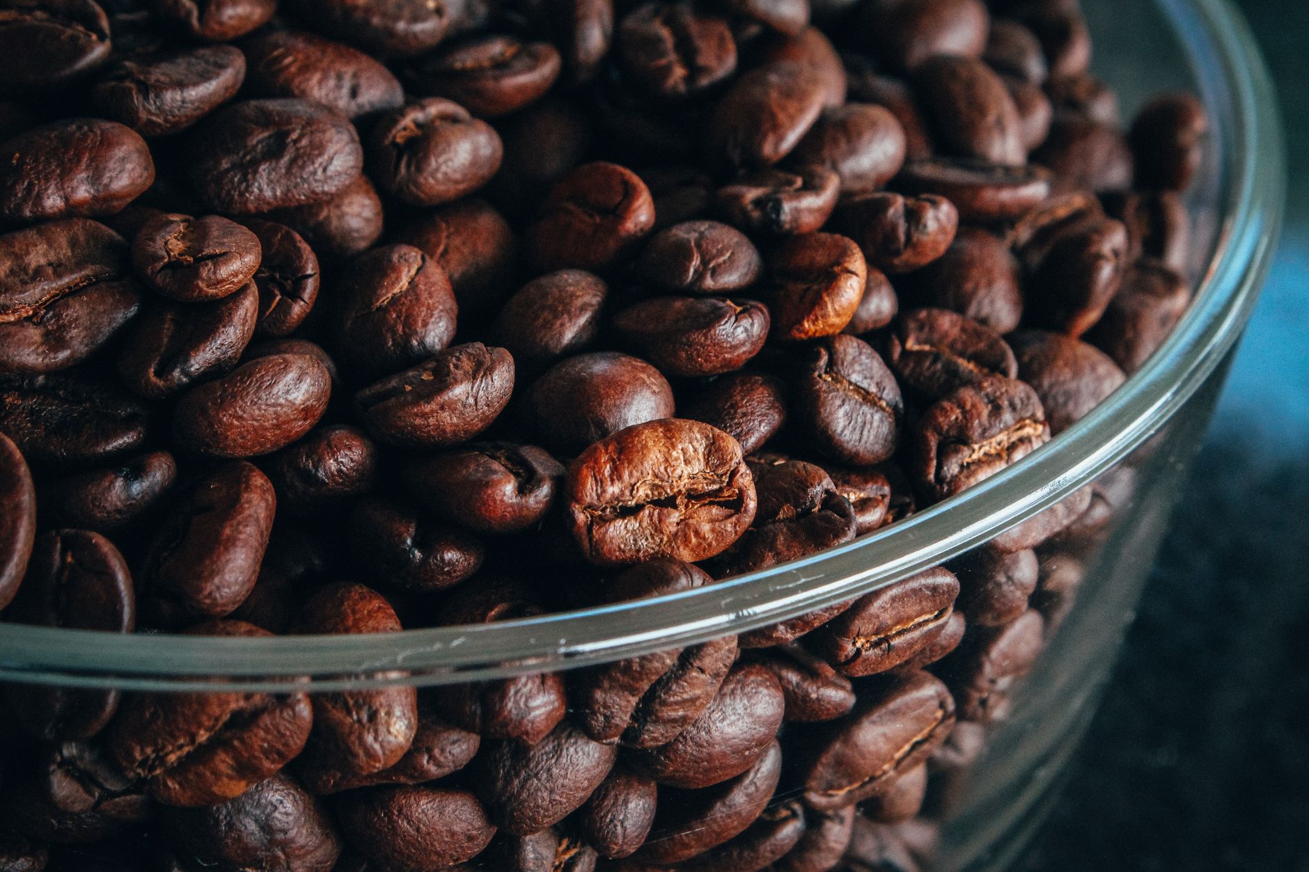 dark roast coffee beans oily surface second crack vienna roast