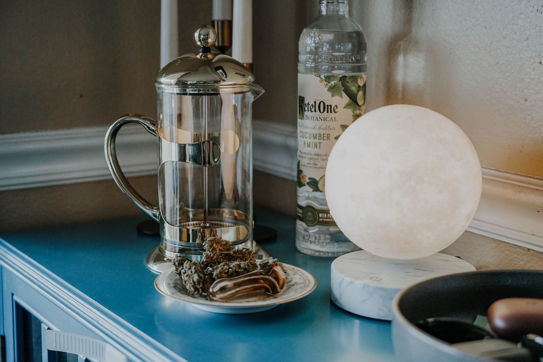 french press plunger coffee bloom steeping