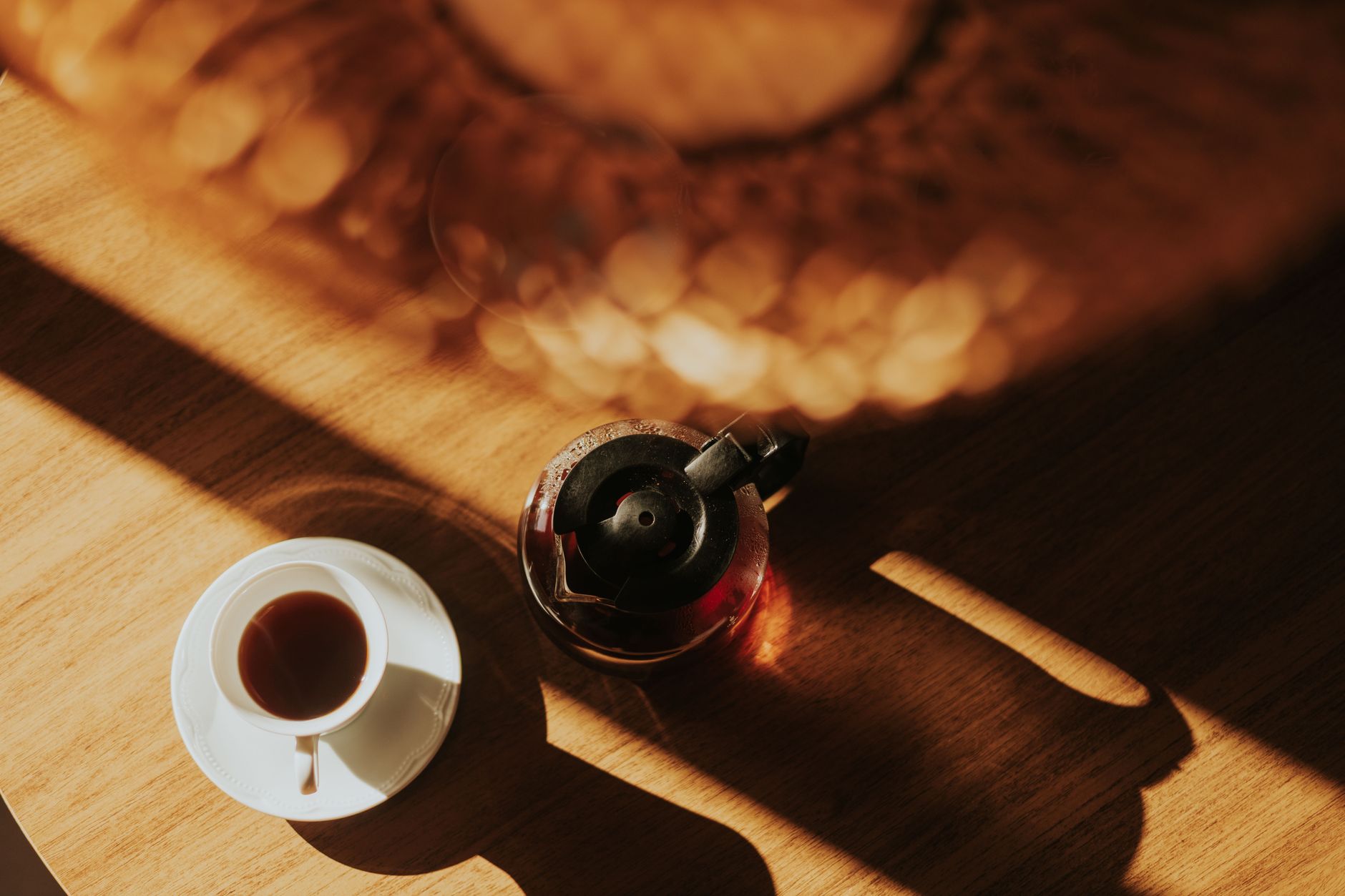 french press glass carafe coarse coffee grounds