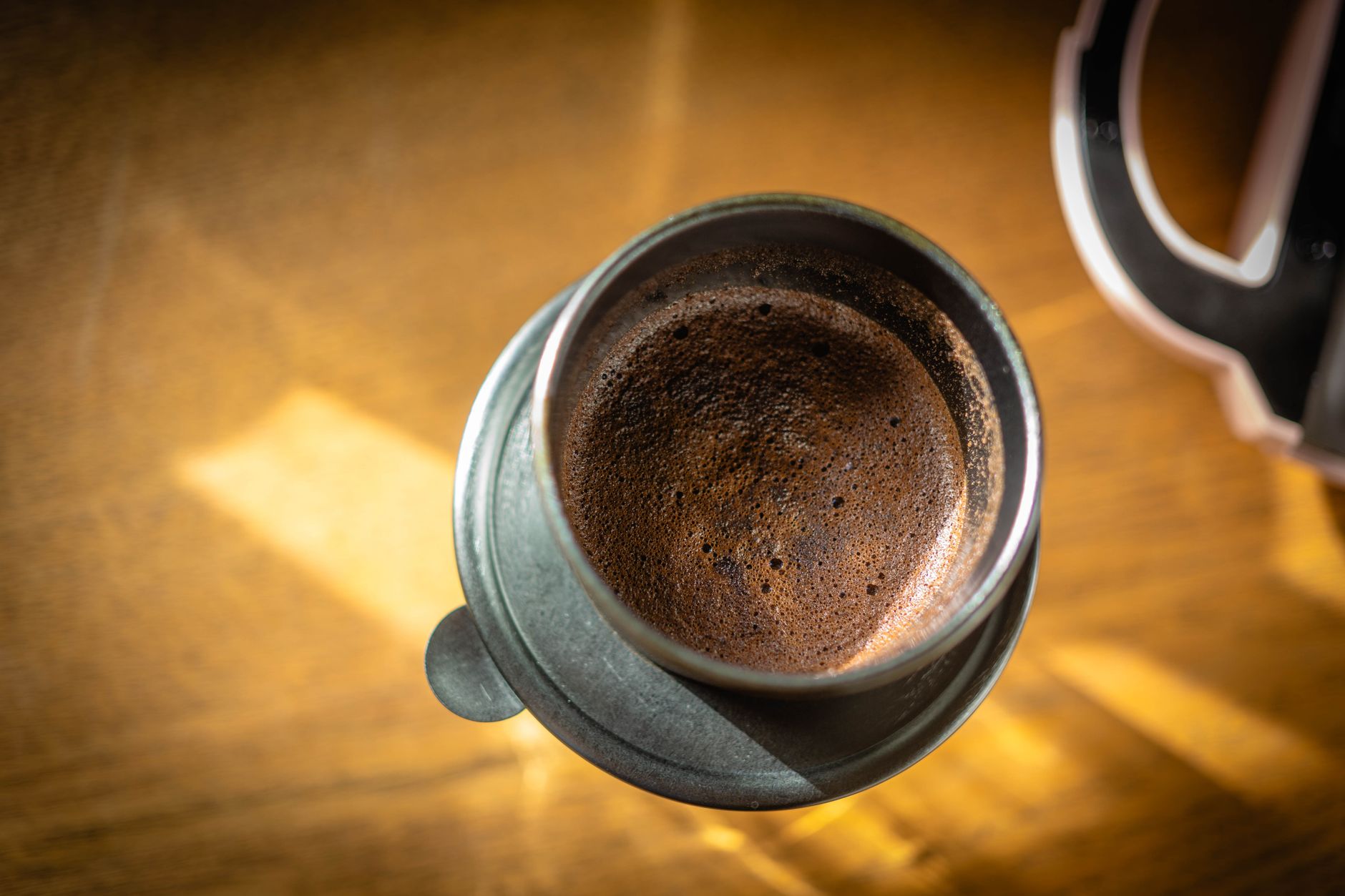 coffee bloom saturated grounds expand carbon dioxide