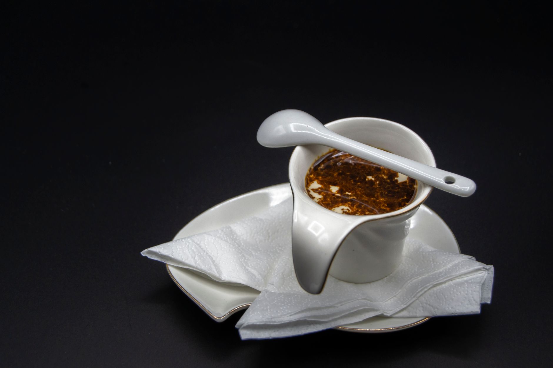 espresso-shot-golden-crema-demitasse