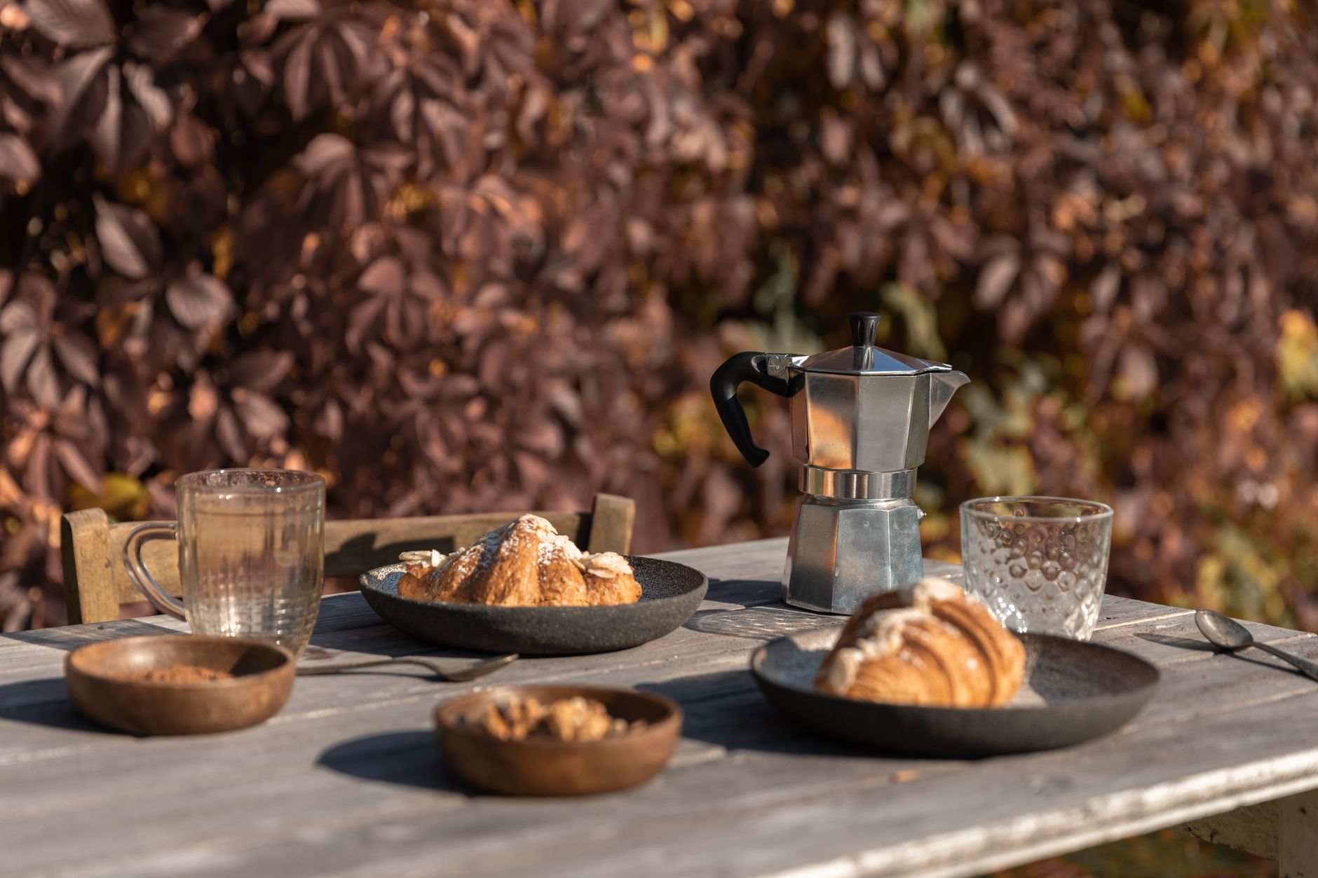 moka pot cross section water chamber filter basket