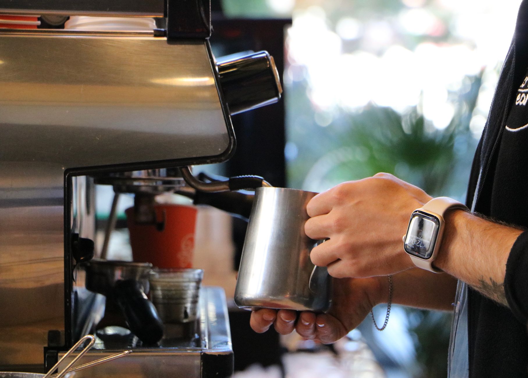espresso machine portafilter pulling shot golden crema